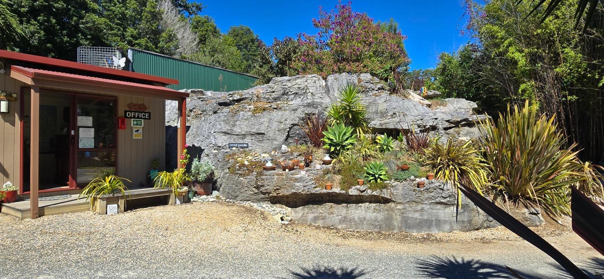 The Rocks Chalets Takaka Exteriör bild